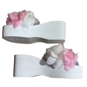 313 N Shoes White Platform Floral Flip Flop Slides Sandals Never Worn NWOT